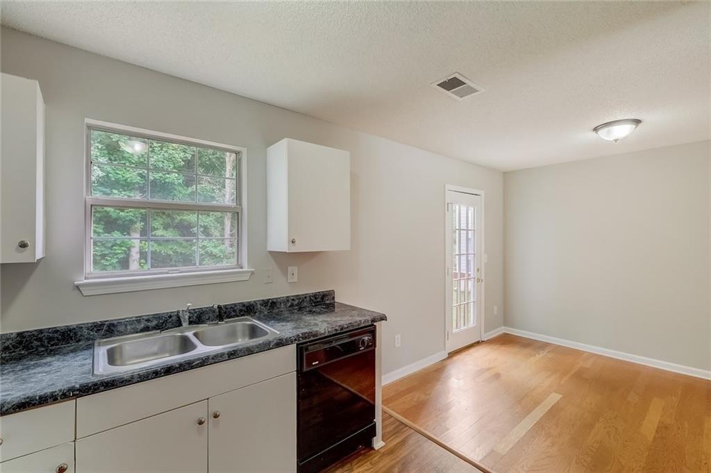 Hidden Creek Dr, Decatur, GA 30035
