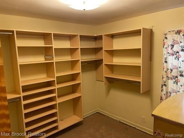 Desiax Ave, Bloomfield Hills, MI 48302