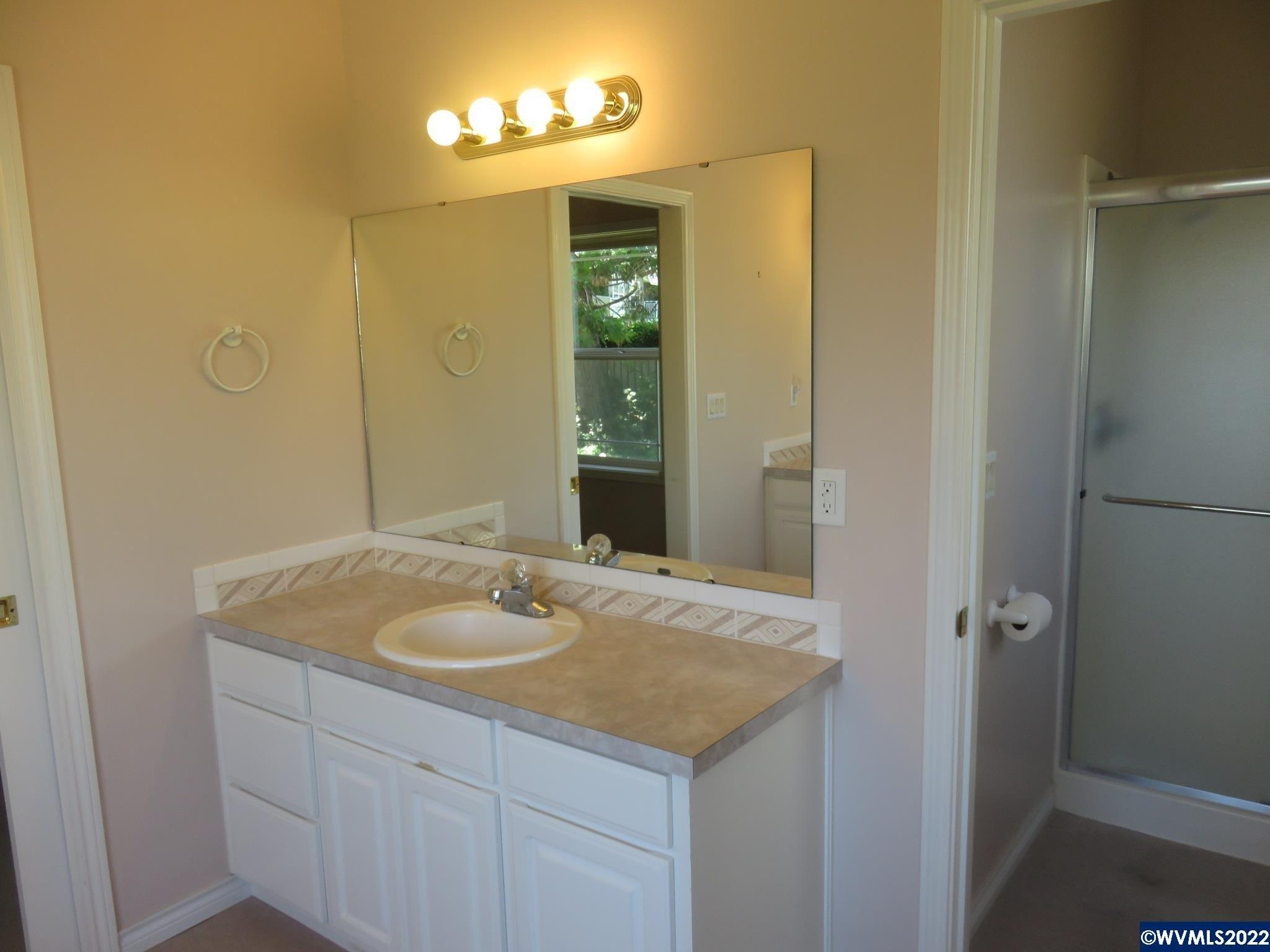 Lakefair Cir N, Keizer, OR 97303