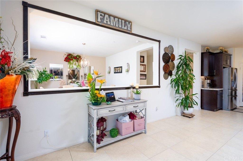 Mistletoe Ln, Murrieta, CA 92563