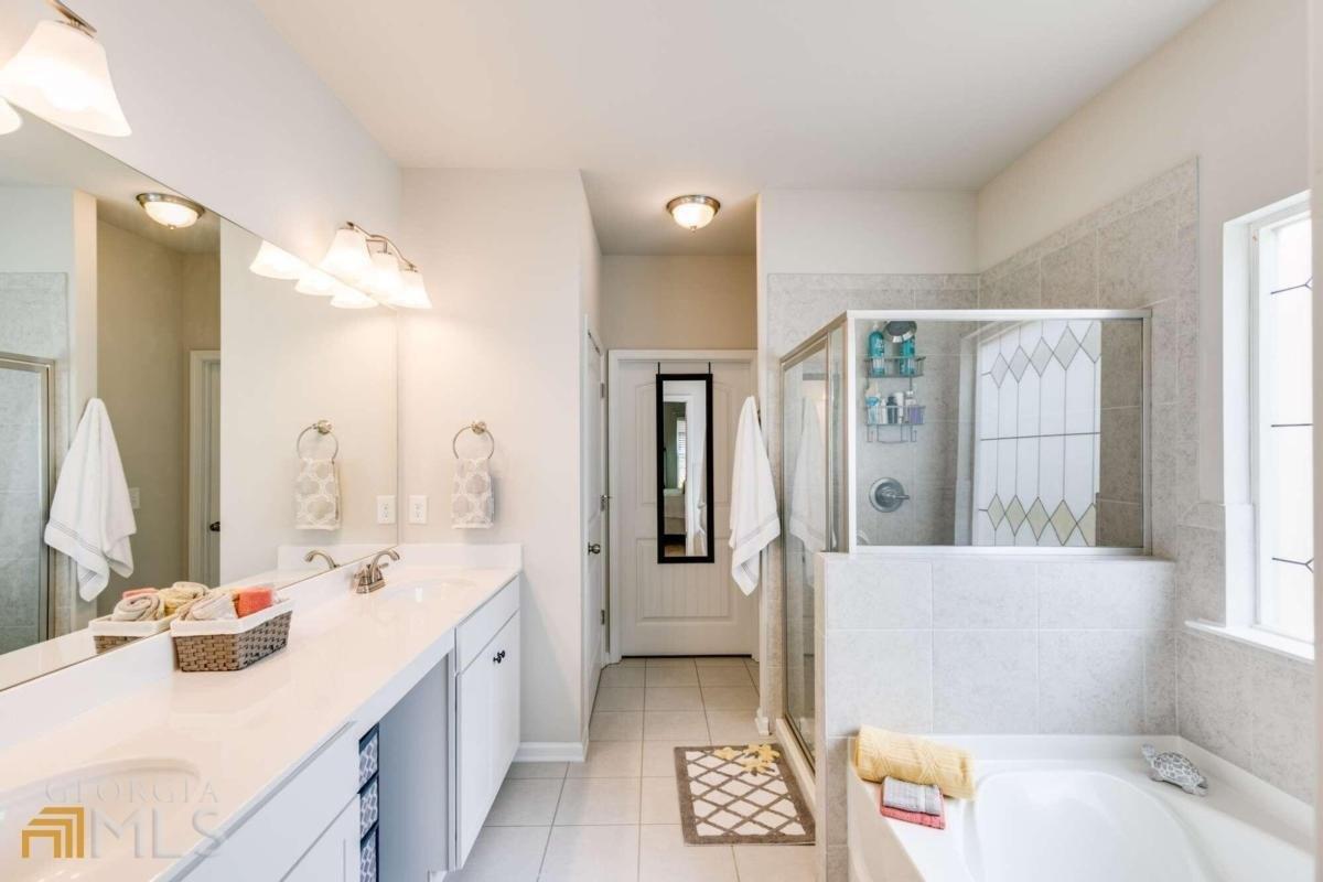 October Ave, Newnan, GA 30265
