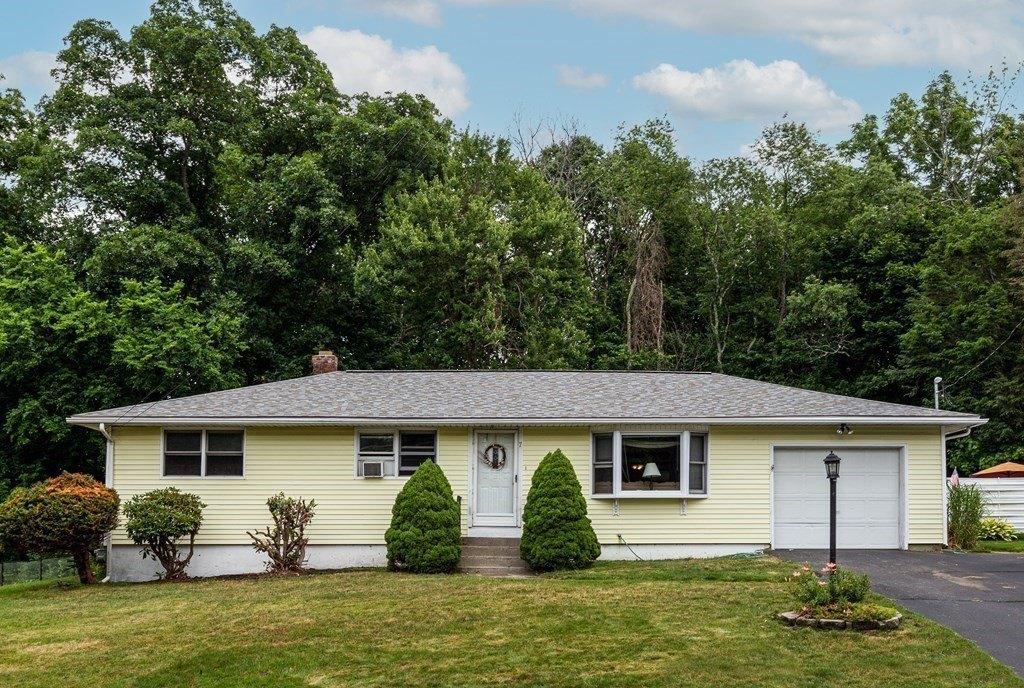 Hawthorne St, North Grafton, MA 01536