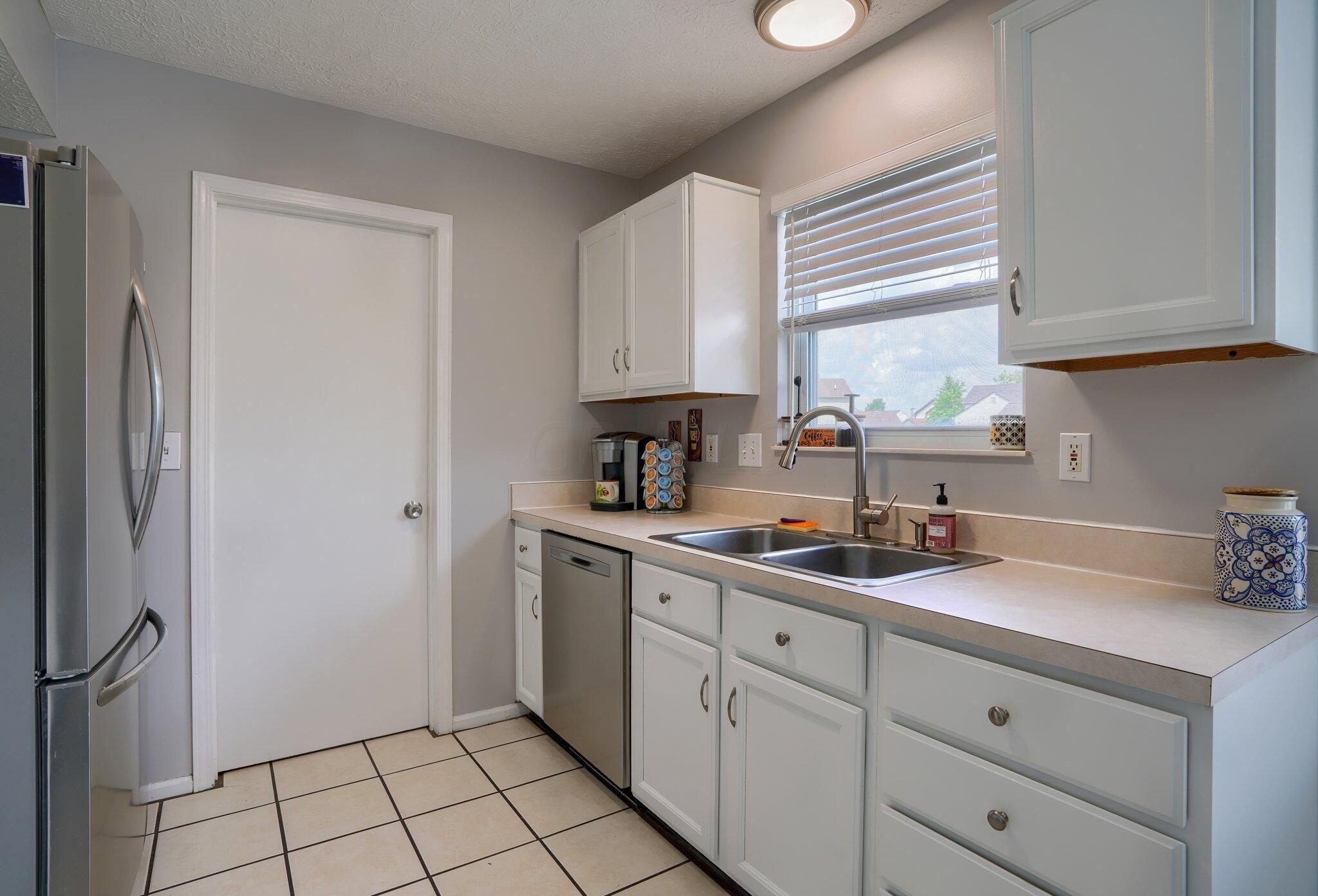 Candlestone Dr, Reynoldsburg, OH 43068