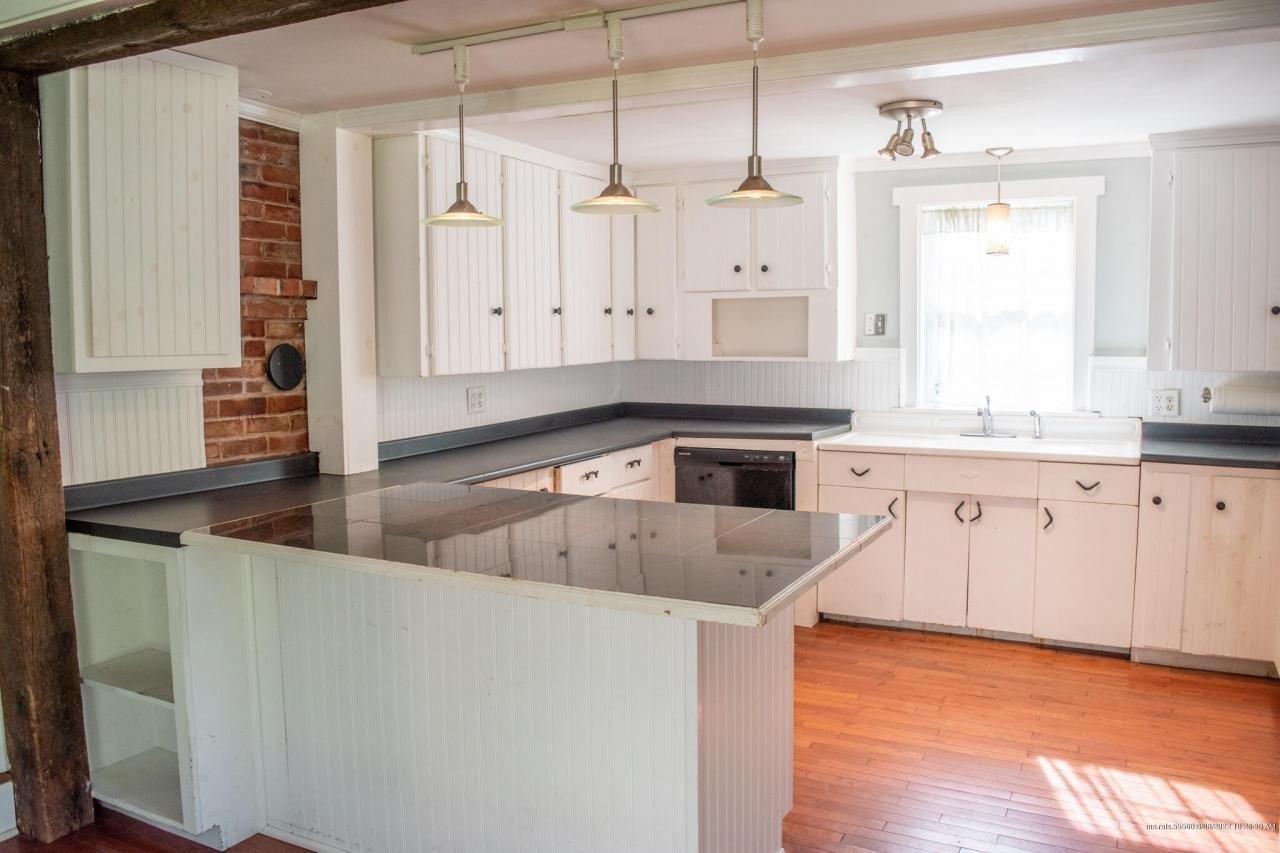 Main St, Readfield, ME 04355