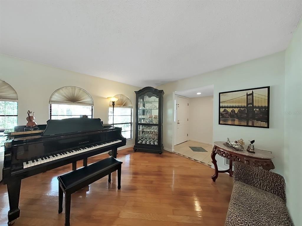 Harborside Cir, Largo, FL 33773