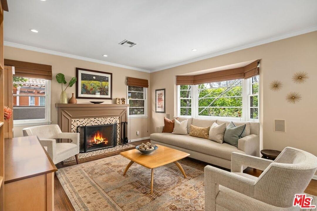 W 61st St, Los Angeles, CA 90043