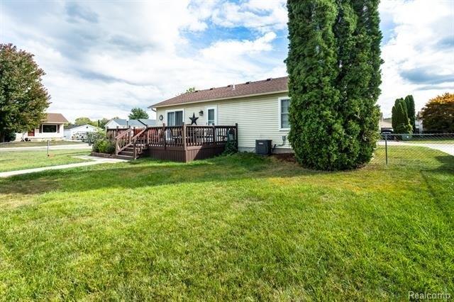 Applegate Dr, Marysville, MI 48040