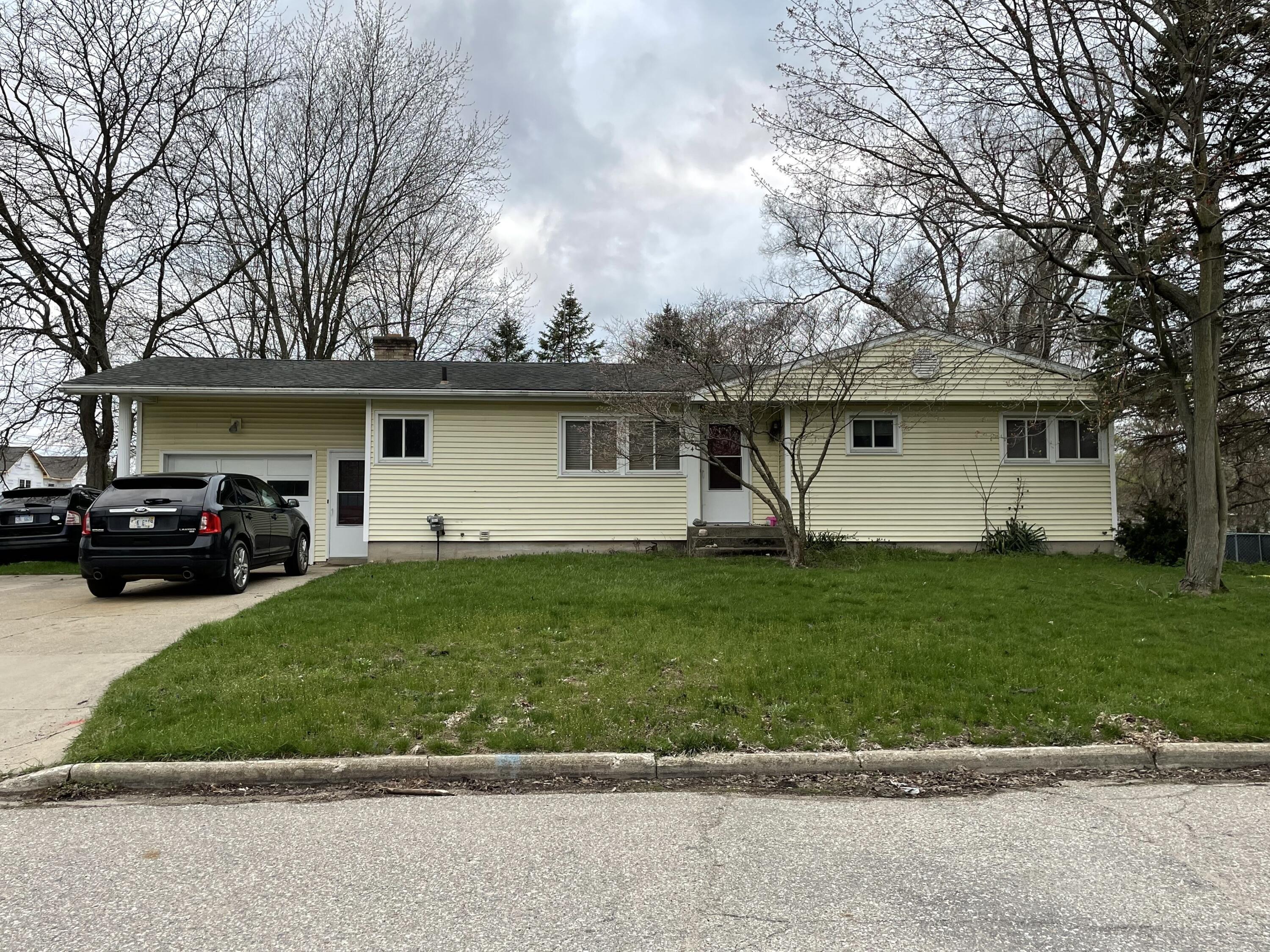 N West St, Lowell, MI 49331
