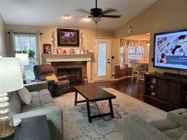 Silver Oak Dr, Tulsa, OK 74107