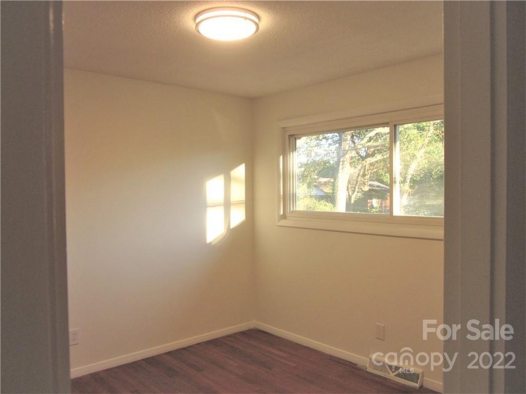 Montana Dr, Charlotte, NC 28216