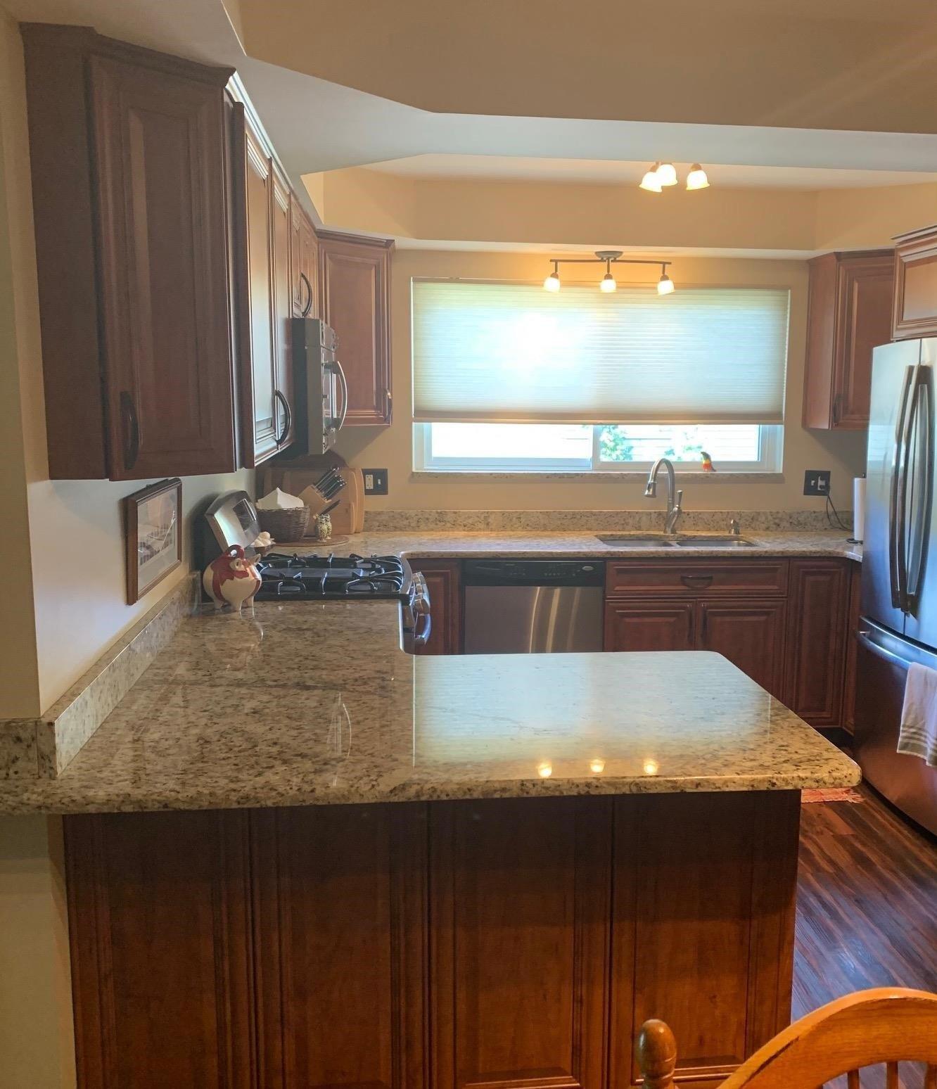 Sankuer Dr, Warren, MI 48093