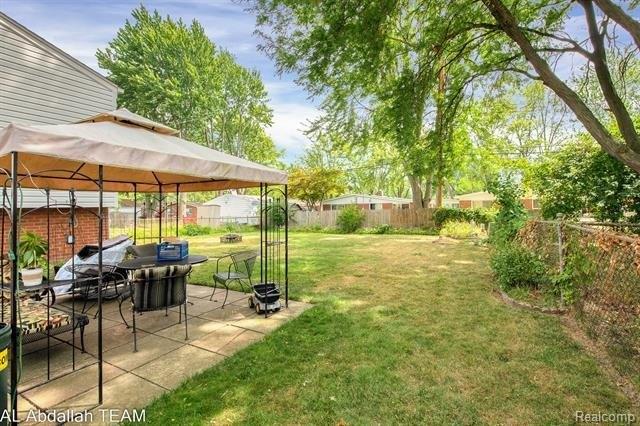 Greenbrier Dr, Madison Heights, MI 48071