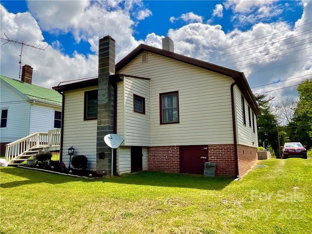 Summit Ave, Spruce Pine, NC 28777