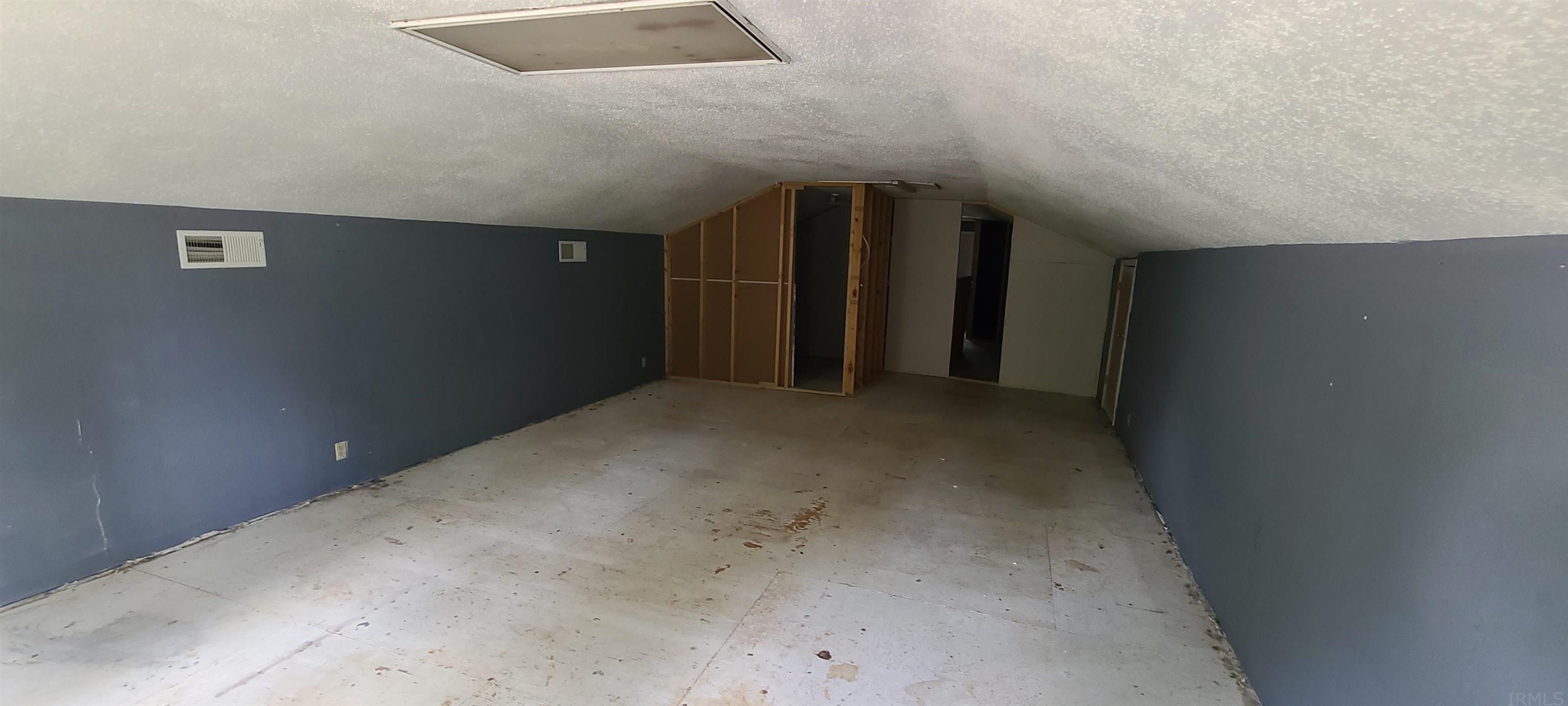 E 6th St, Mount Carmel, IL 62863