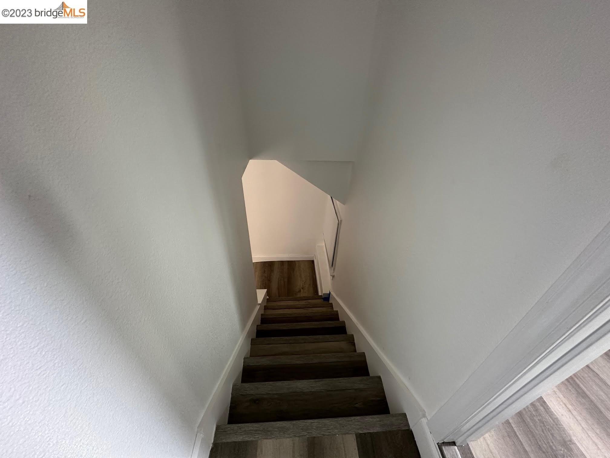 Crest Ave, Oakland, CA 94605