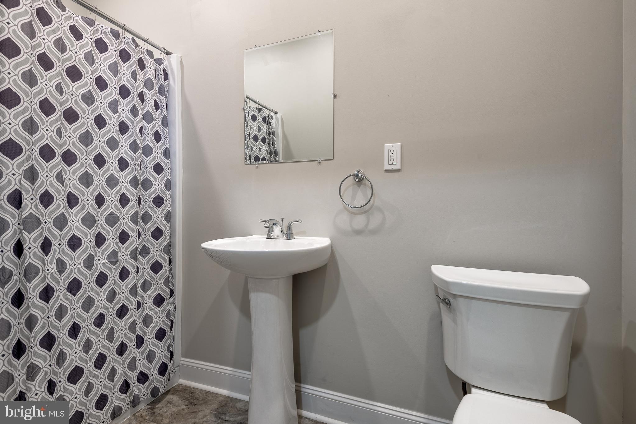 Walnut St, Columbia, PA 17512