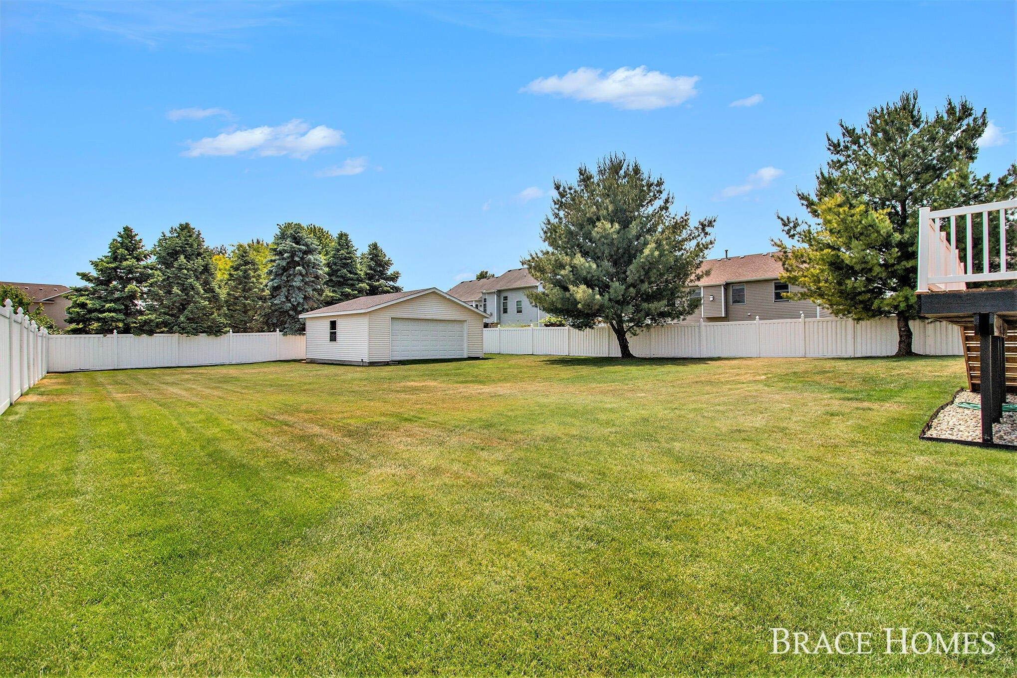 Willow View Dr, Jenison, MI 49428