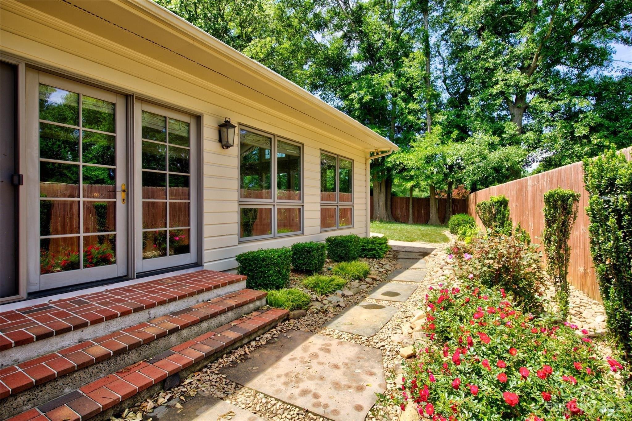 1st St Ne, Hickory, NC 28601