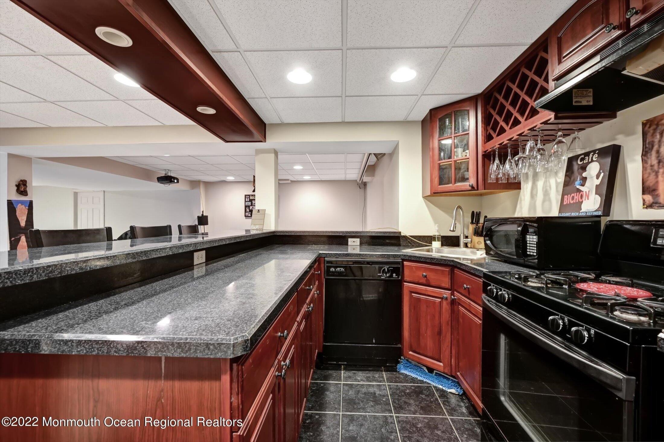 Lee Ct, Marlboro, NJ 07746