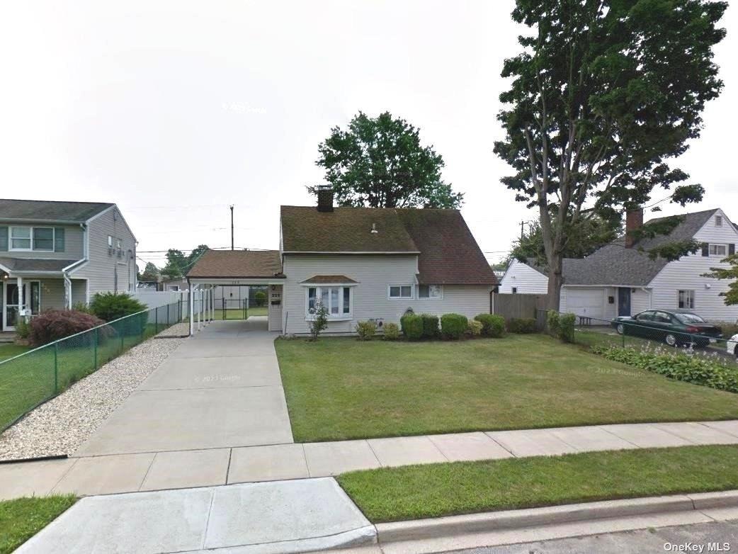 Blueberry Ln, Hicksville, NY 11801