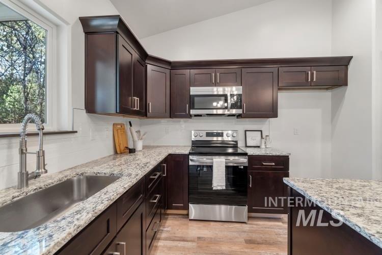 Mathew Ct, Melba, ID 83641