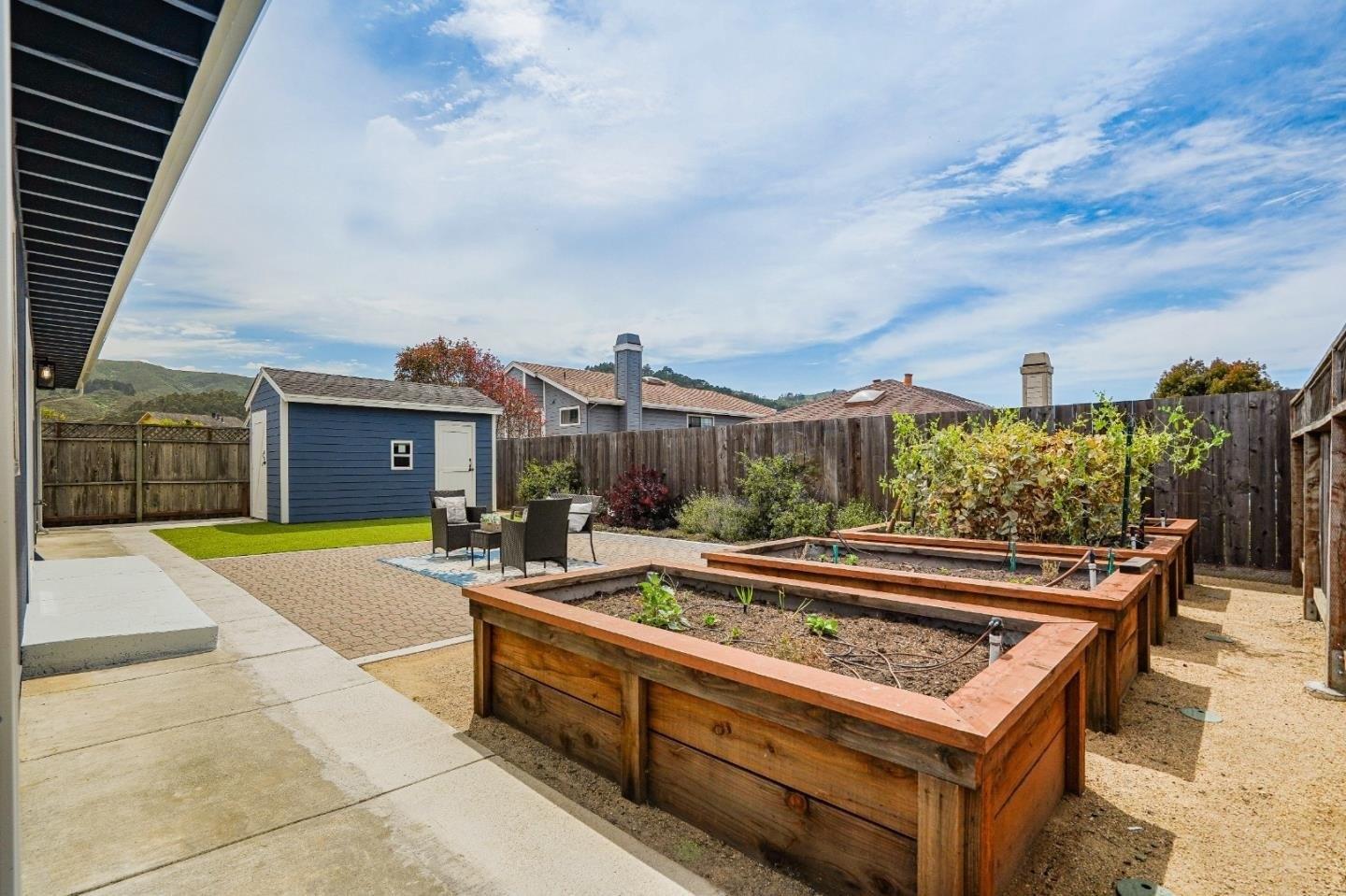 Peralta Rd, Pacifica, CA 94044