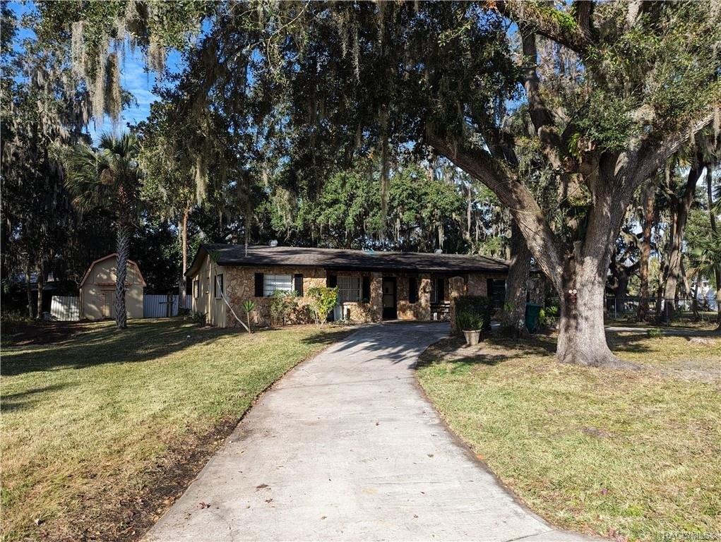 N Midiron Pt, Crystal River, FL 34429