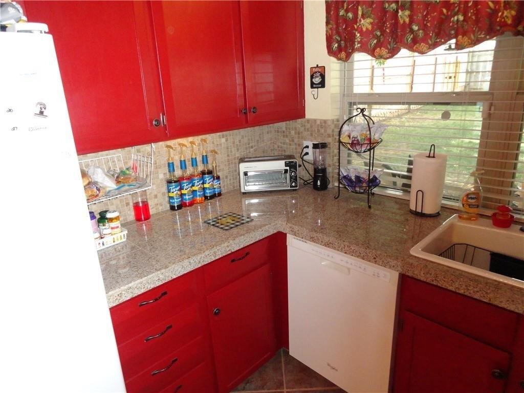 Lochwood Dr, Yukon, OK 73099