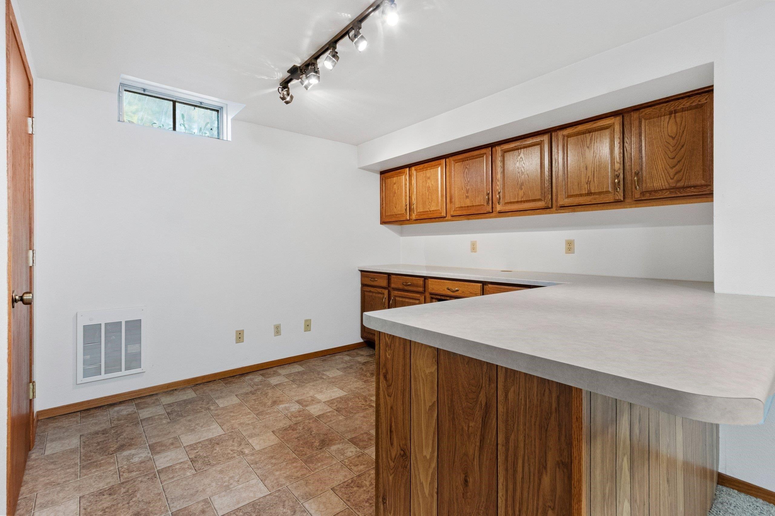 Apache Ct, Appleton, WI 54911