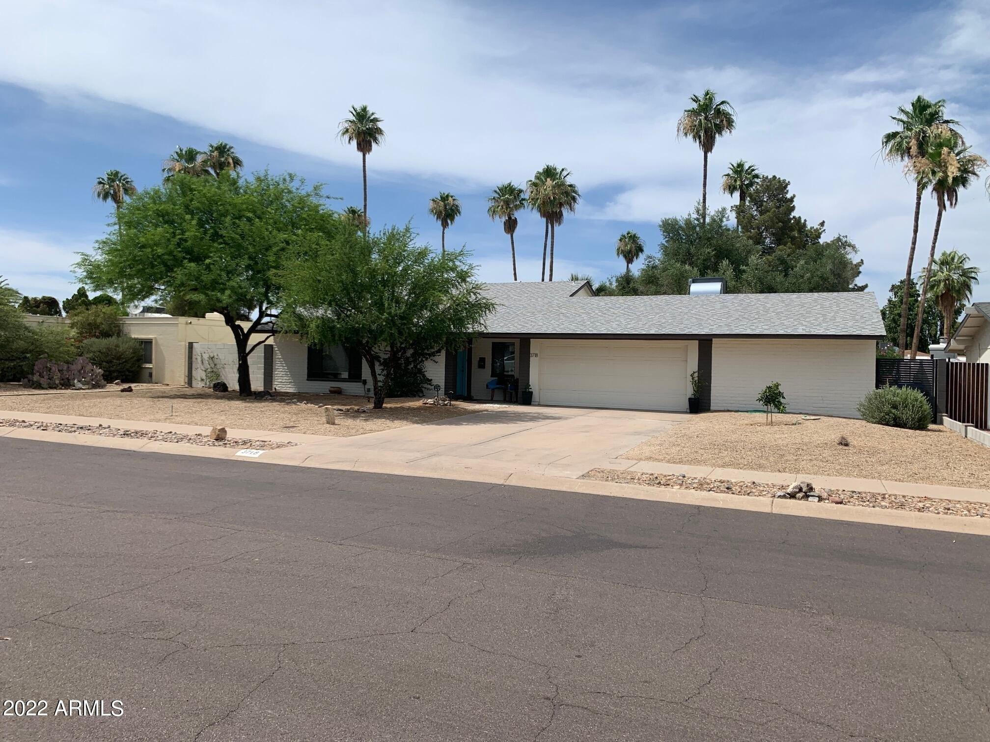 E Garden Dr, Phoenix, AZ 85028