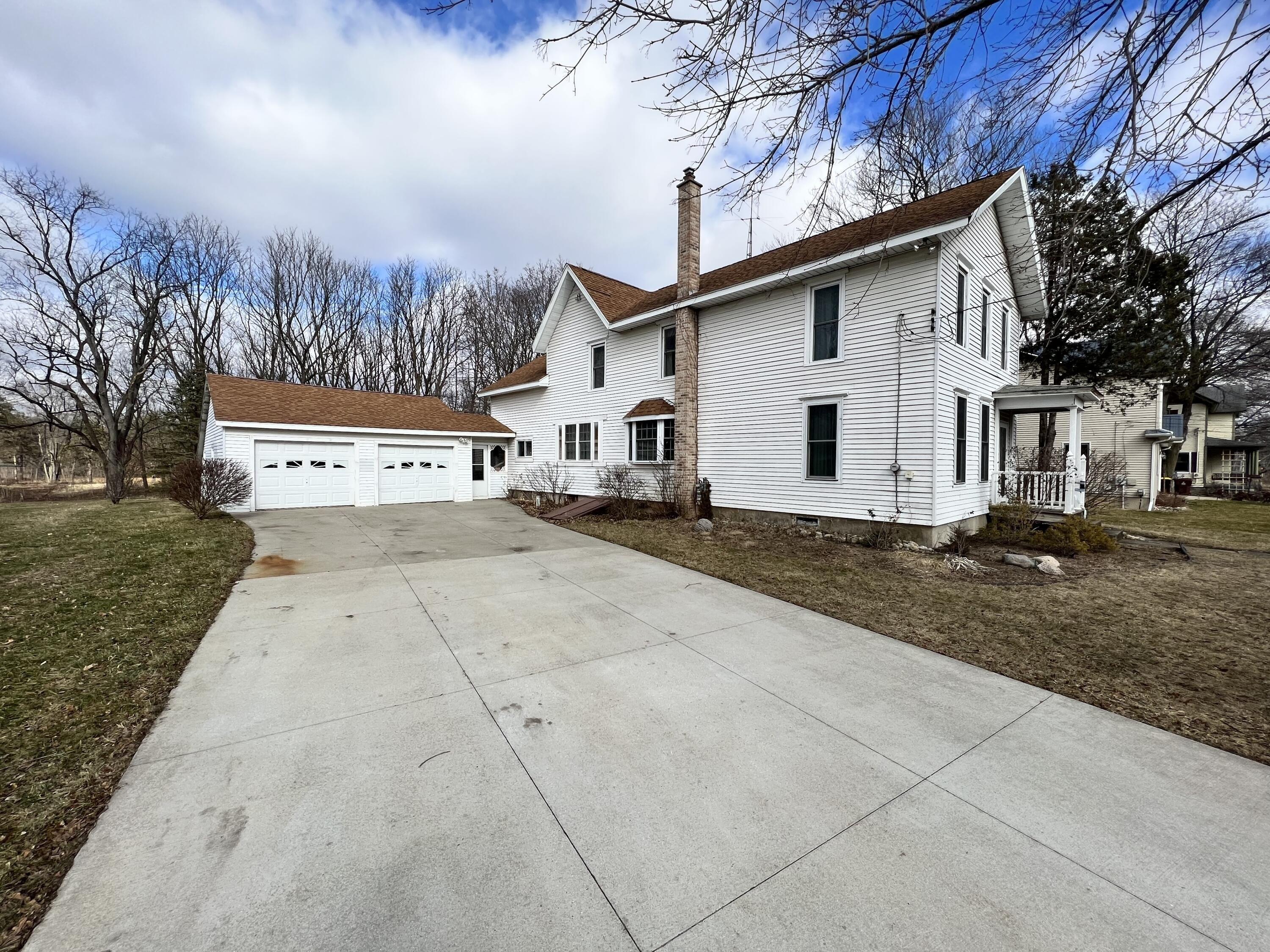 E Hughes St, Marshall, MI 49068