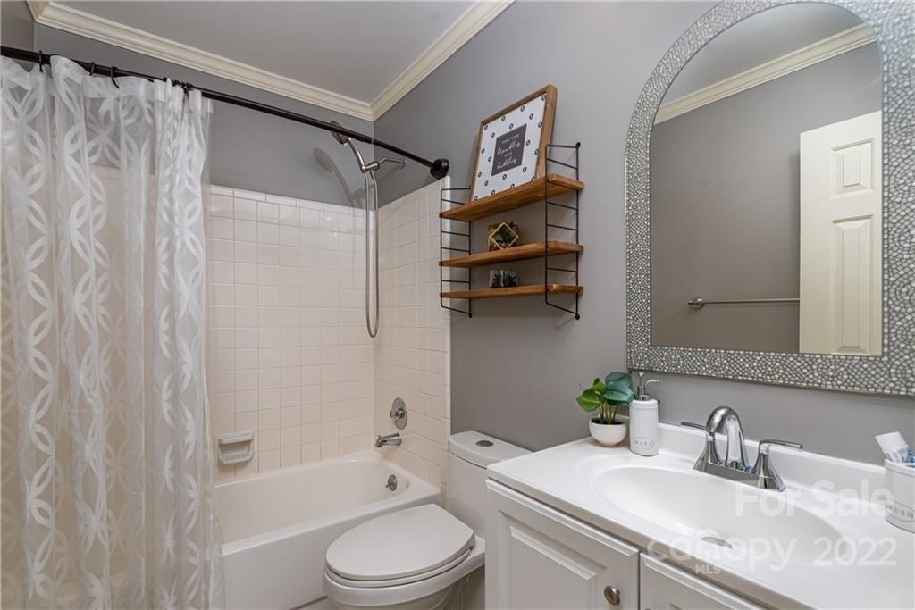 Long Paw Ln, Charlotte, NC 28214