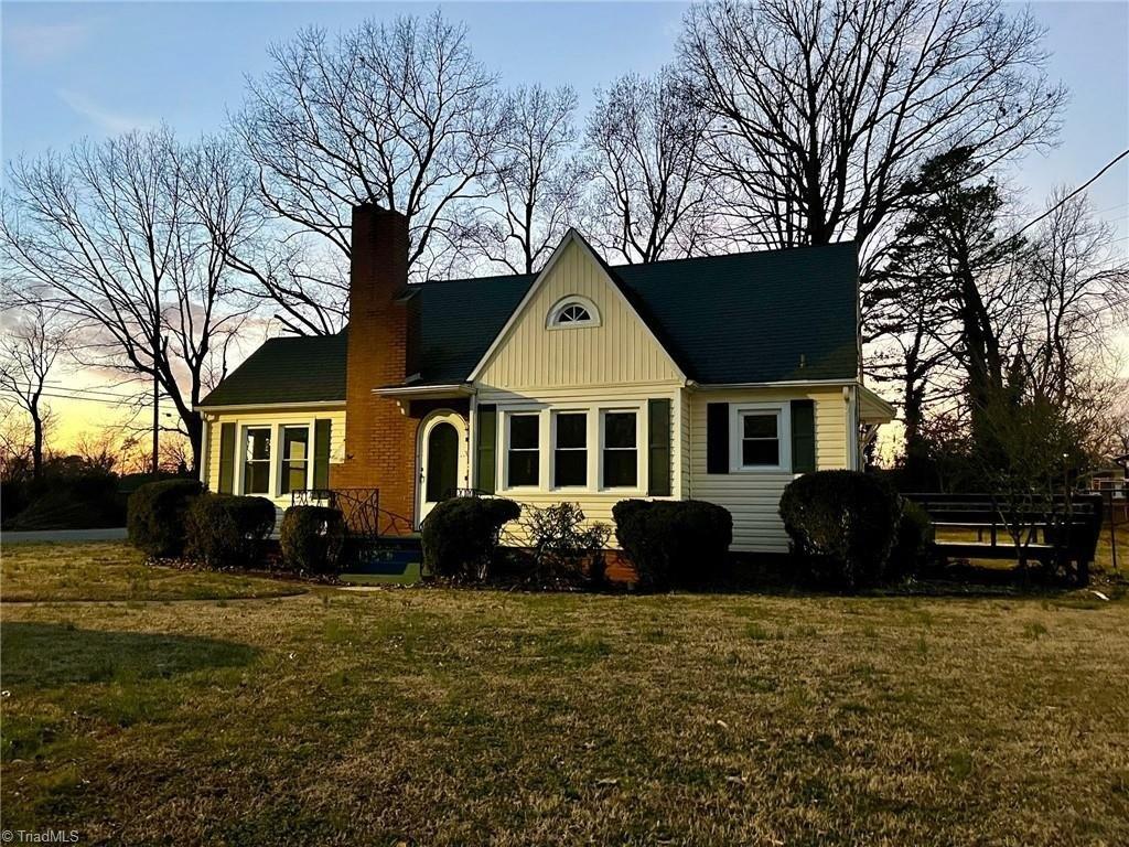 Wall St, Lexington, NC 27292