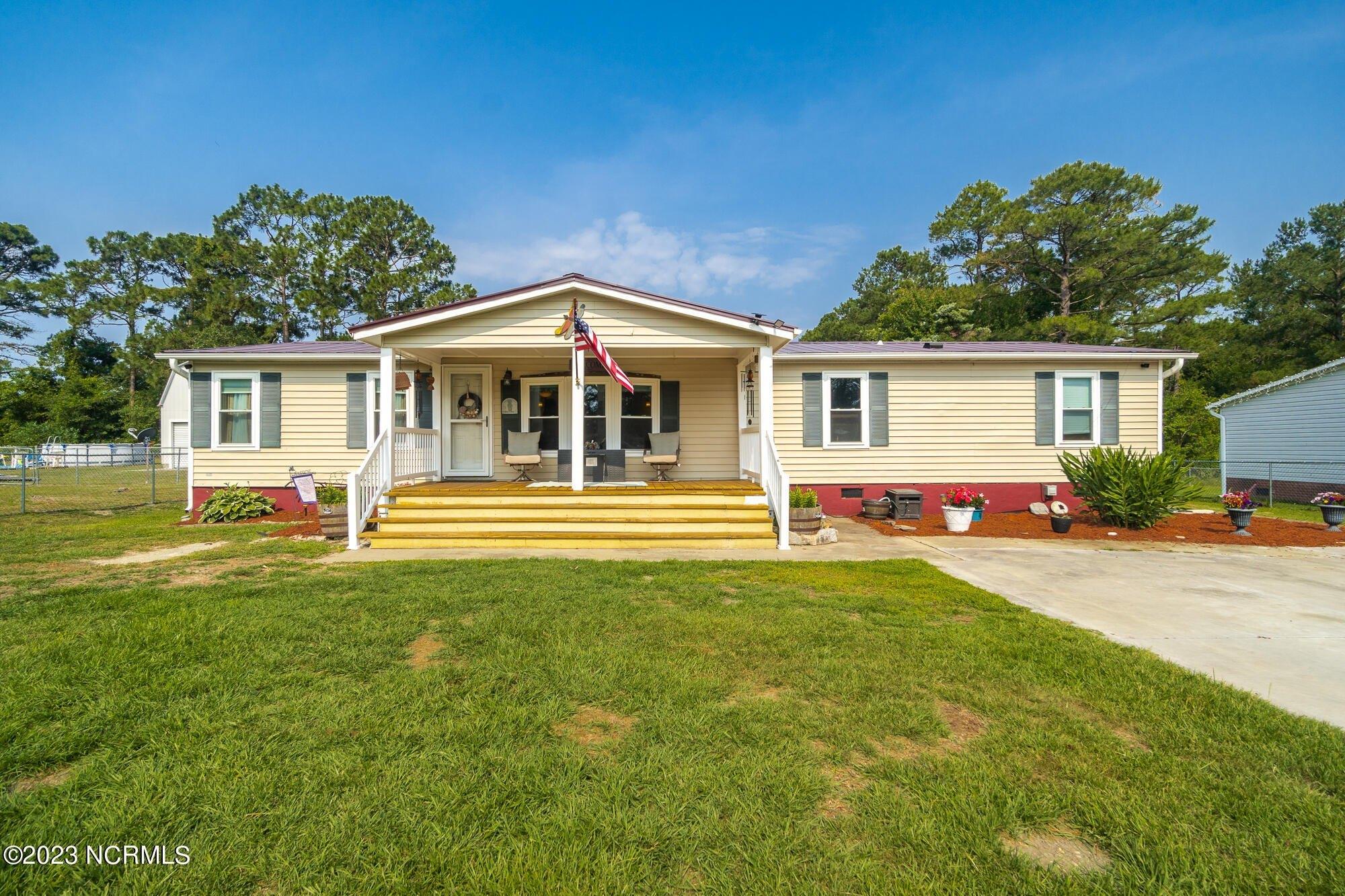 E Southwinds Dr, Newport, NC 28570