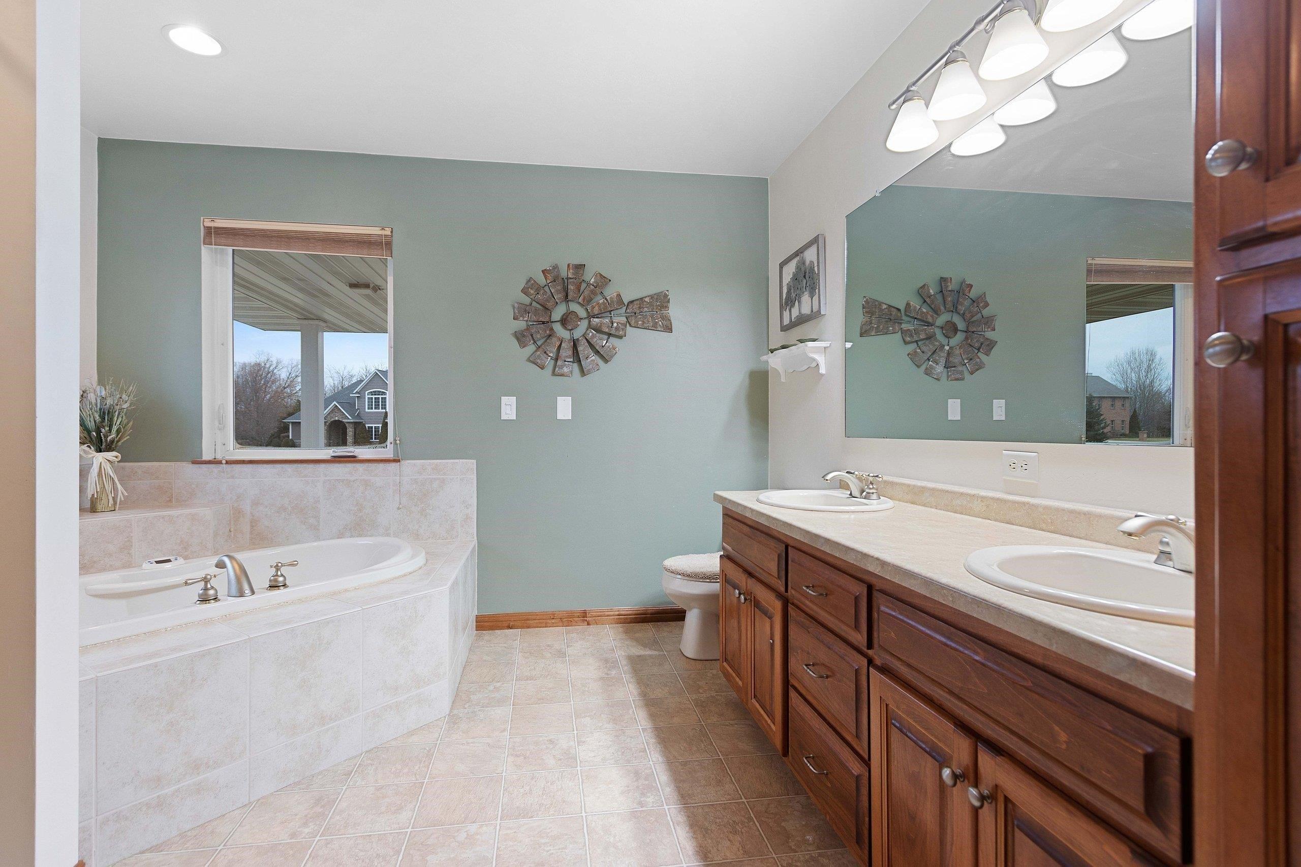 Woodhaven Cir, De Pere, WI 54115