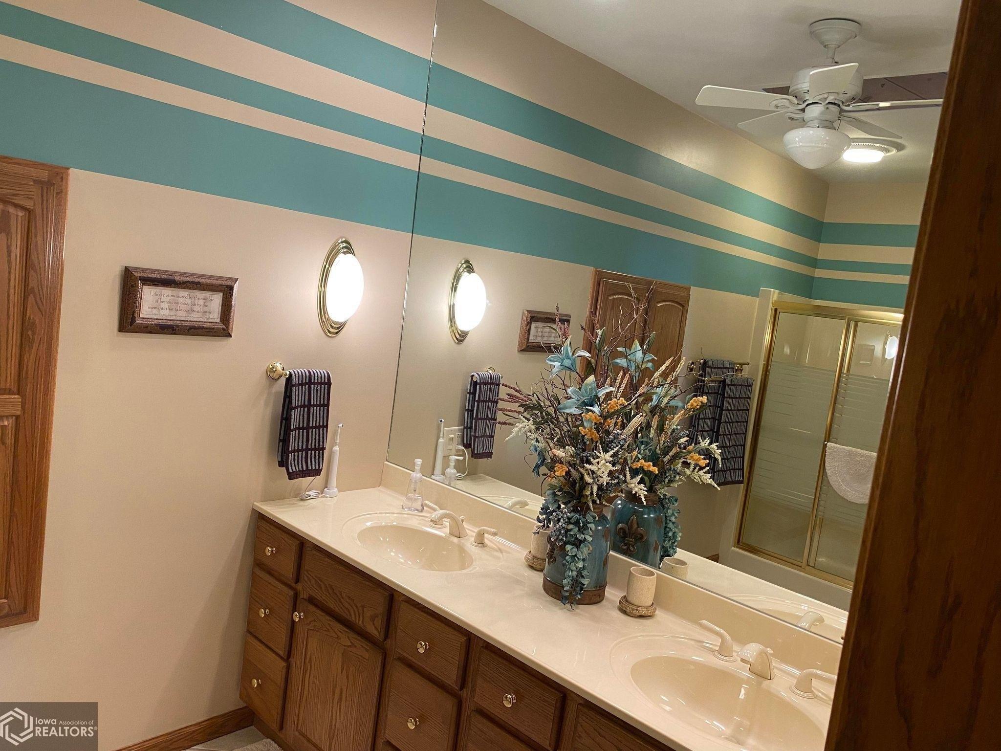 Oak Hills Dr, Burlington, IA 52601
