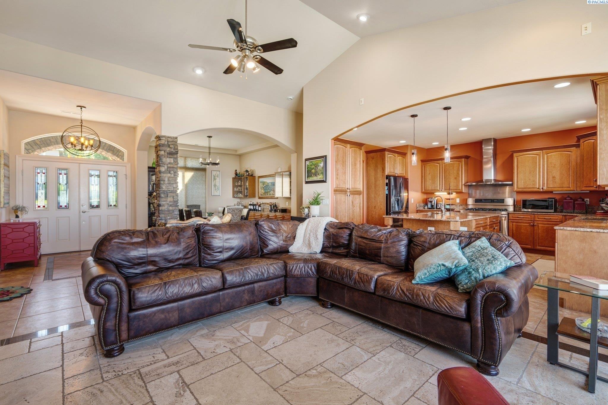 White Bluffs St, Richland, WA 99352