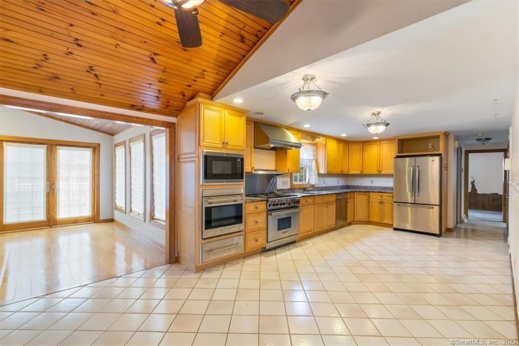 Yantic Ln, Norwich, CT 06360