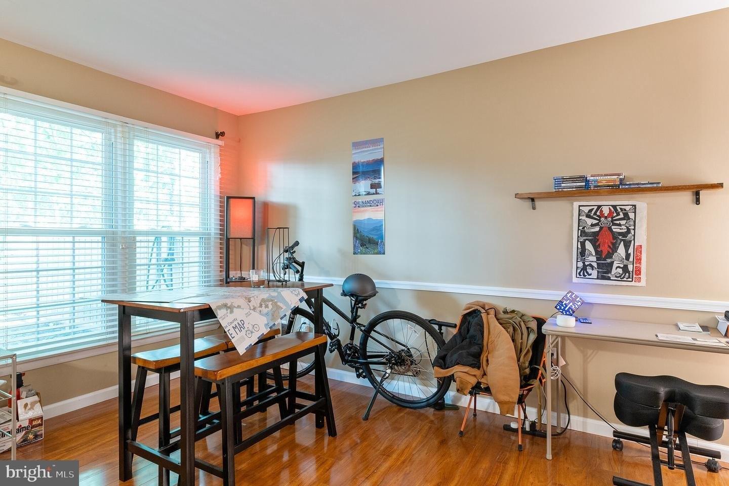 Chablis Cir, Woodbridge, VA 22192