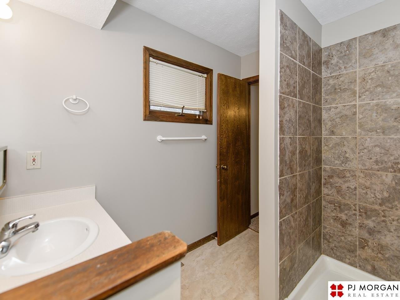 Ruggles St, Omaha, NE 68164
