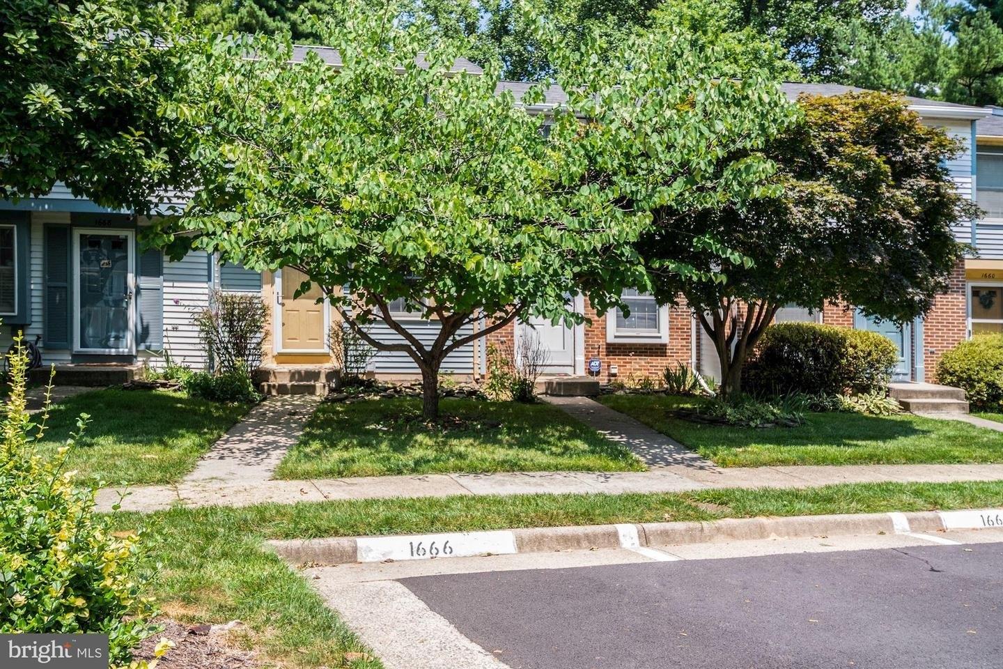 Harvest Green Ct, Reston, VA 20194