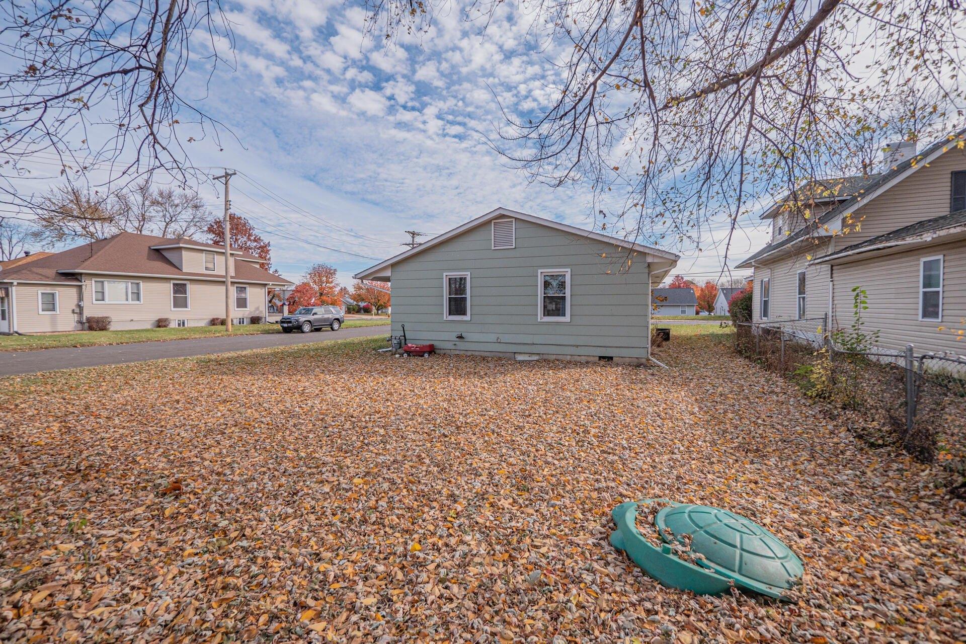 Shumate Ave, Moberly, MO 65270