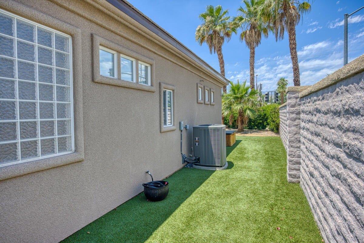 Hovley Ct, Palm Desert, CA 92260