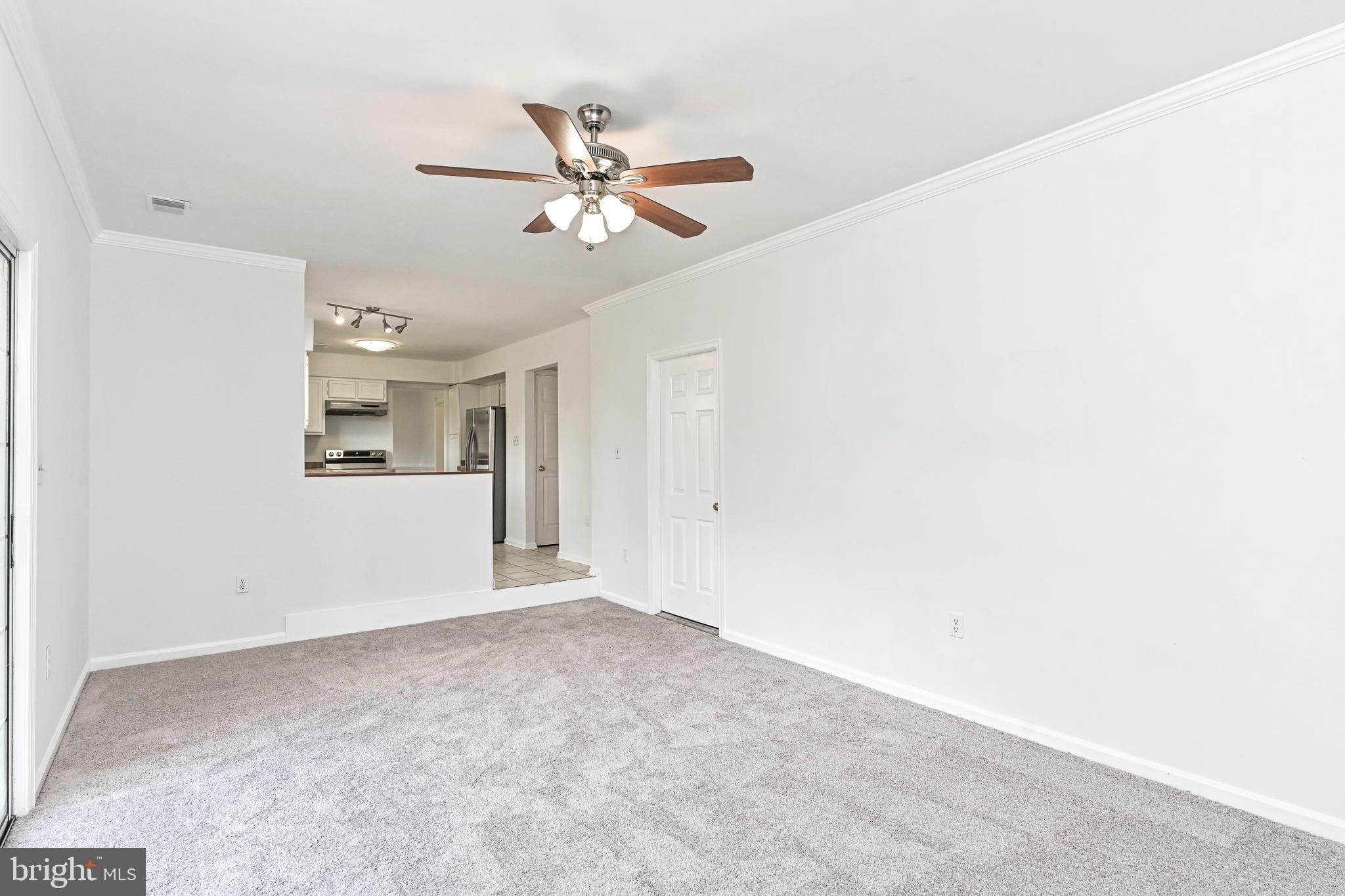 Lady Fairfax Cir, Herndon, VA 20170
