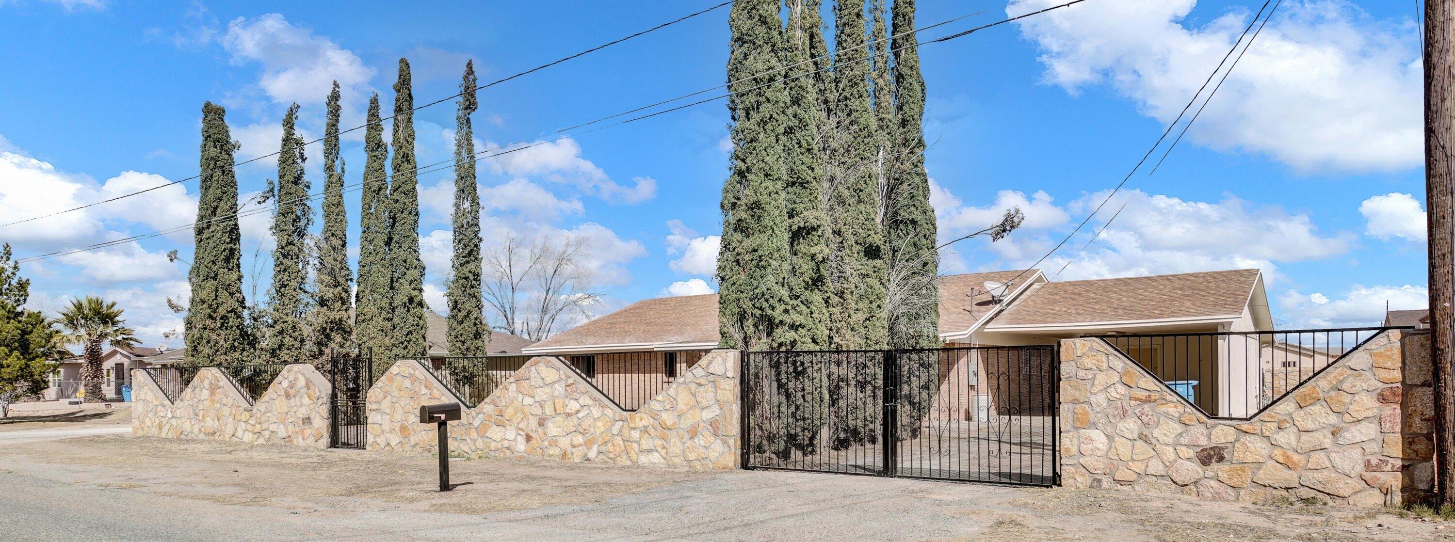 Staci Ln, El Paso, TX 79927