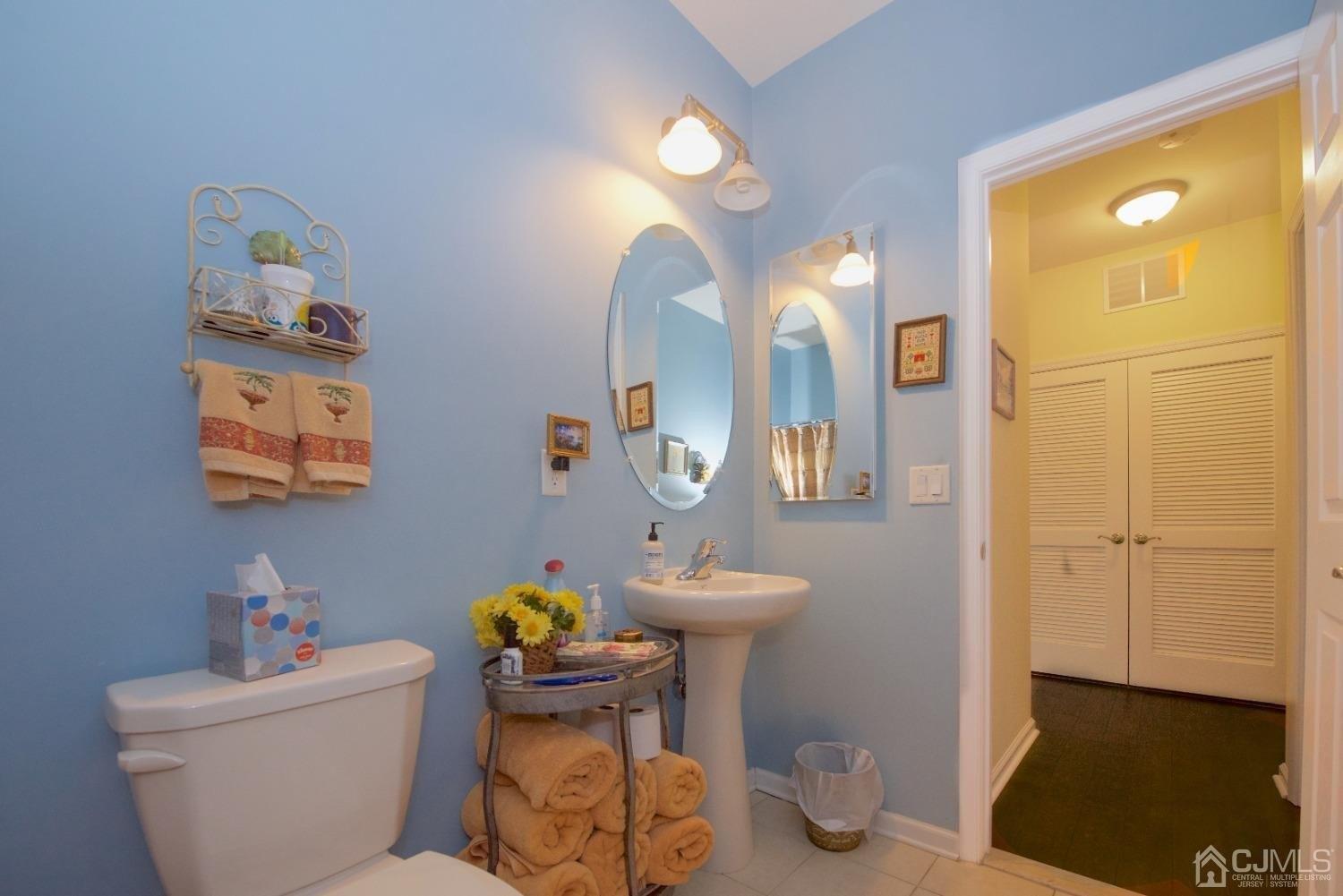 Vineyard Ct, Monroe Township, NJ 08831