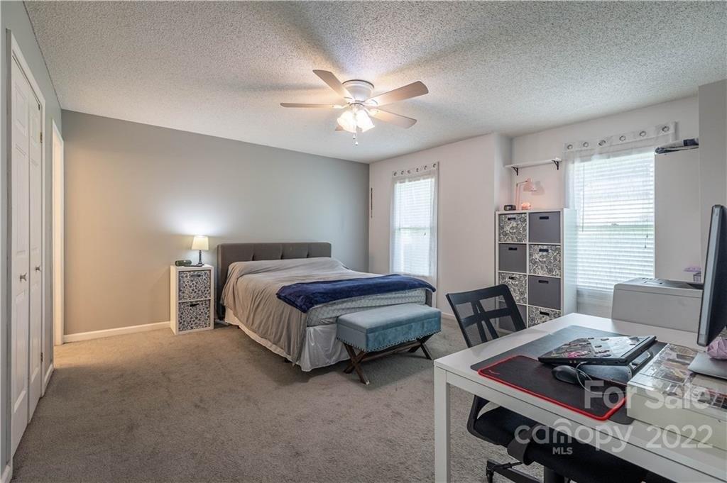 Seaver Ct, Hickory, NC 28602