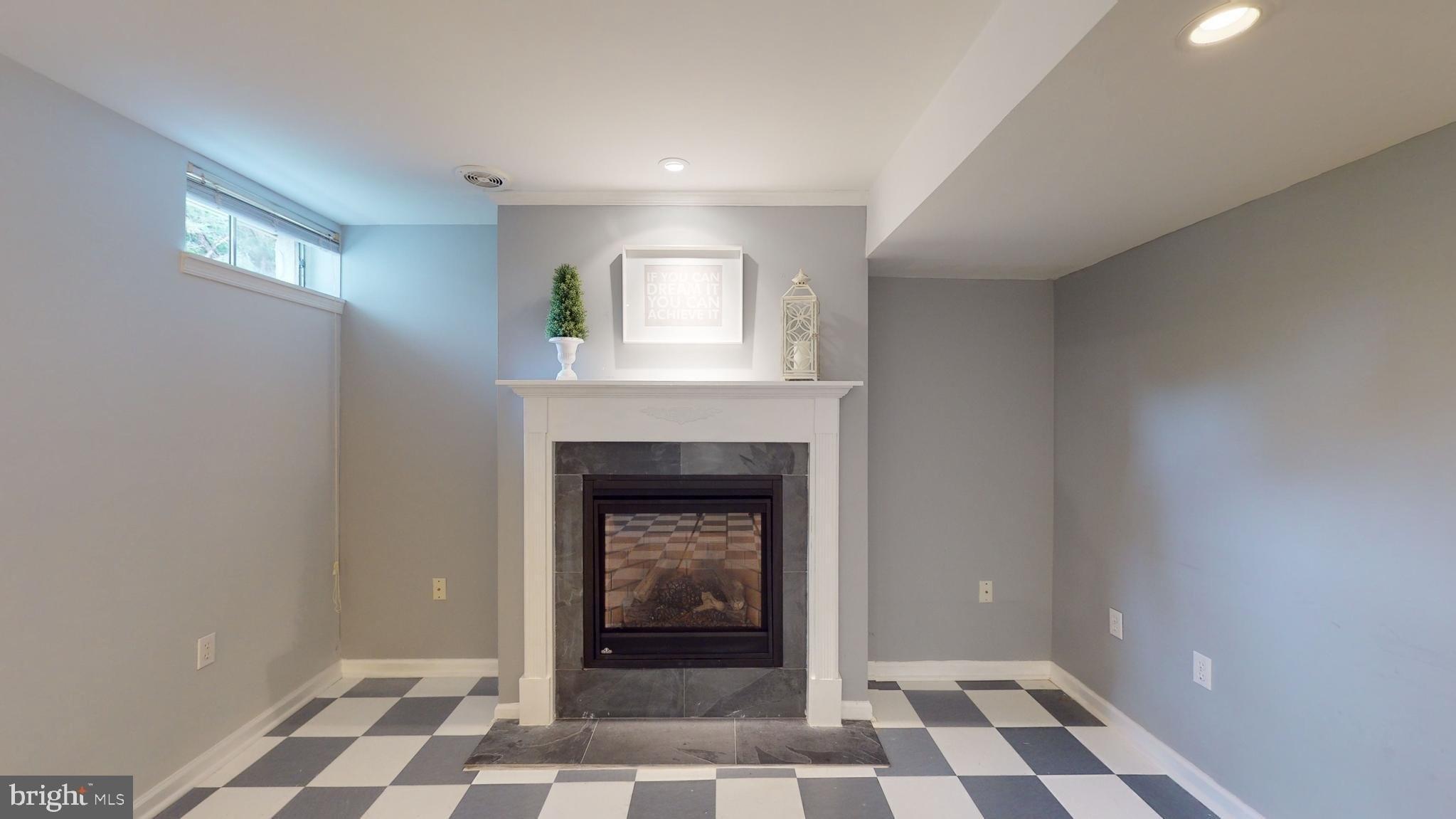 Cedarhurst Dr, Sterling, VA 20165