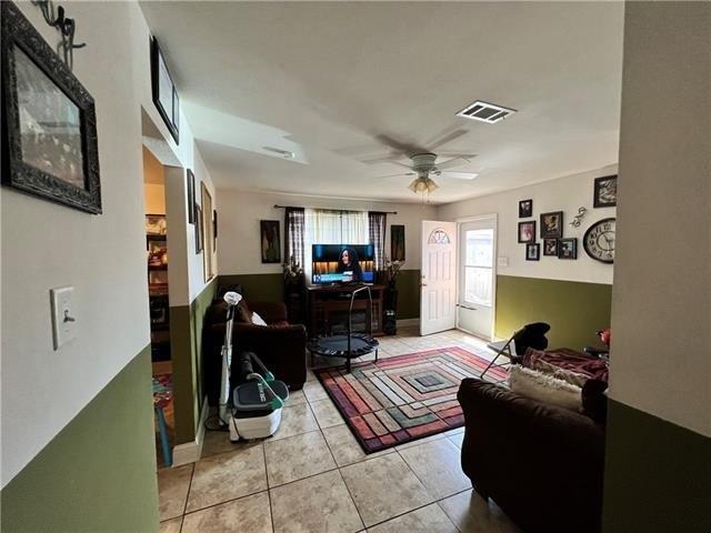 Dubarry Pl, Chalmette, LA 70043