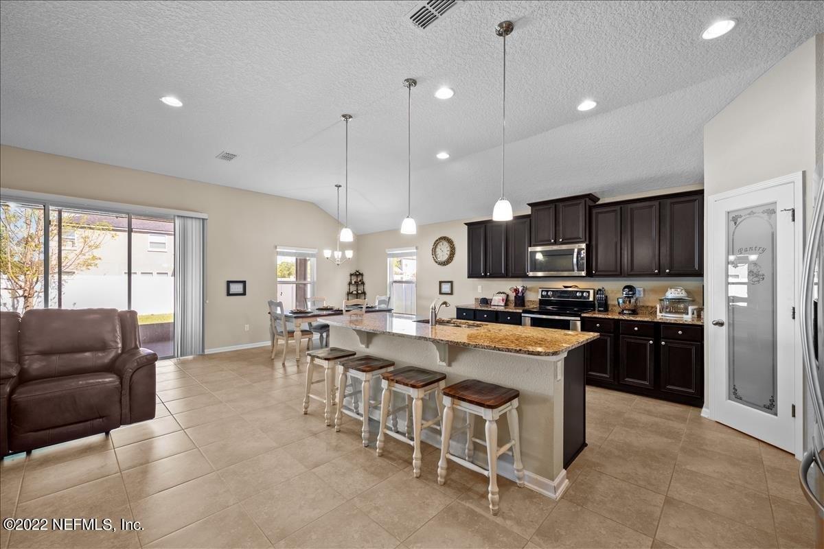 Garrett Grove Ct, Jacksonville, FL 32218